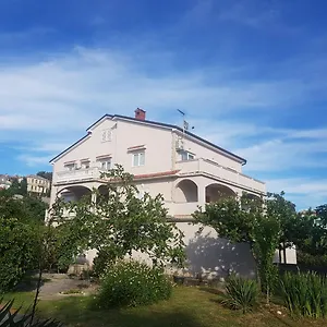 https://apartments-mari-near-sea.primorje-gorskikotar.com